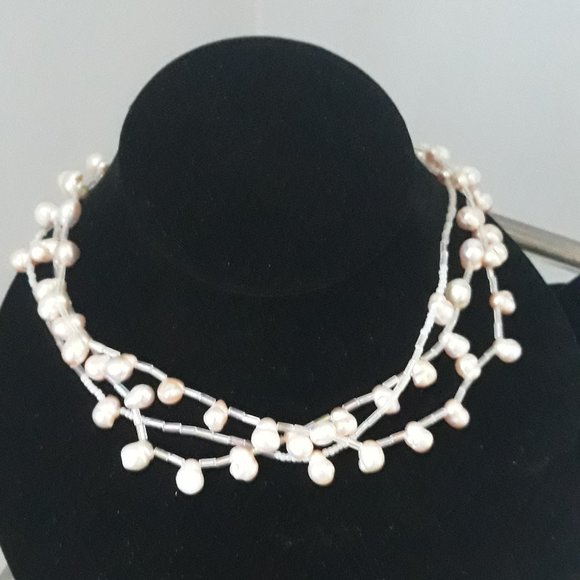 Pale pink pearl choker and earring set. - Picture 1 of 5